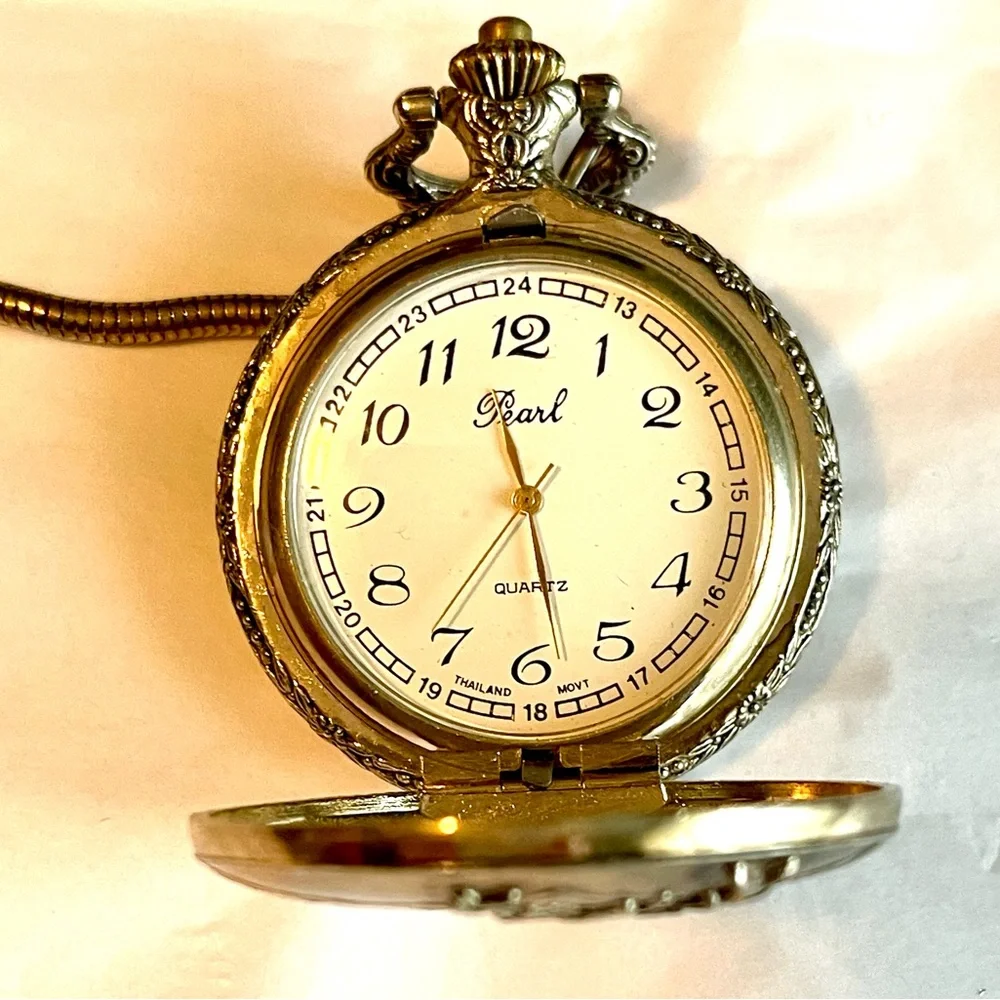 VTG Elk Deer Dogs Cabin Pocket Quartz Movt Watch Floral Plants Leaves Leaf